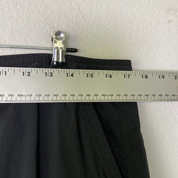 Womens REI co-op Black Relaxed Bermuda Shorts‎ Size 14 Cargo Hiking Utility - Picture 3 of 9